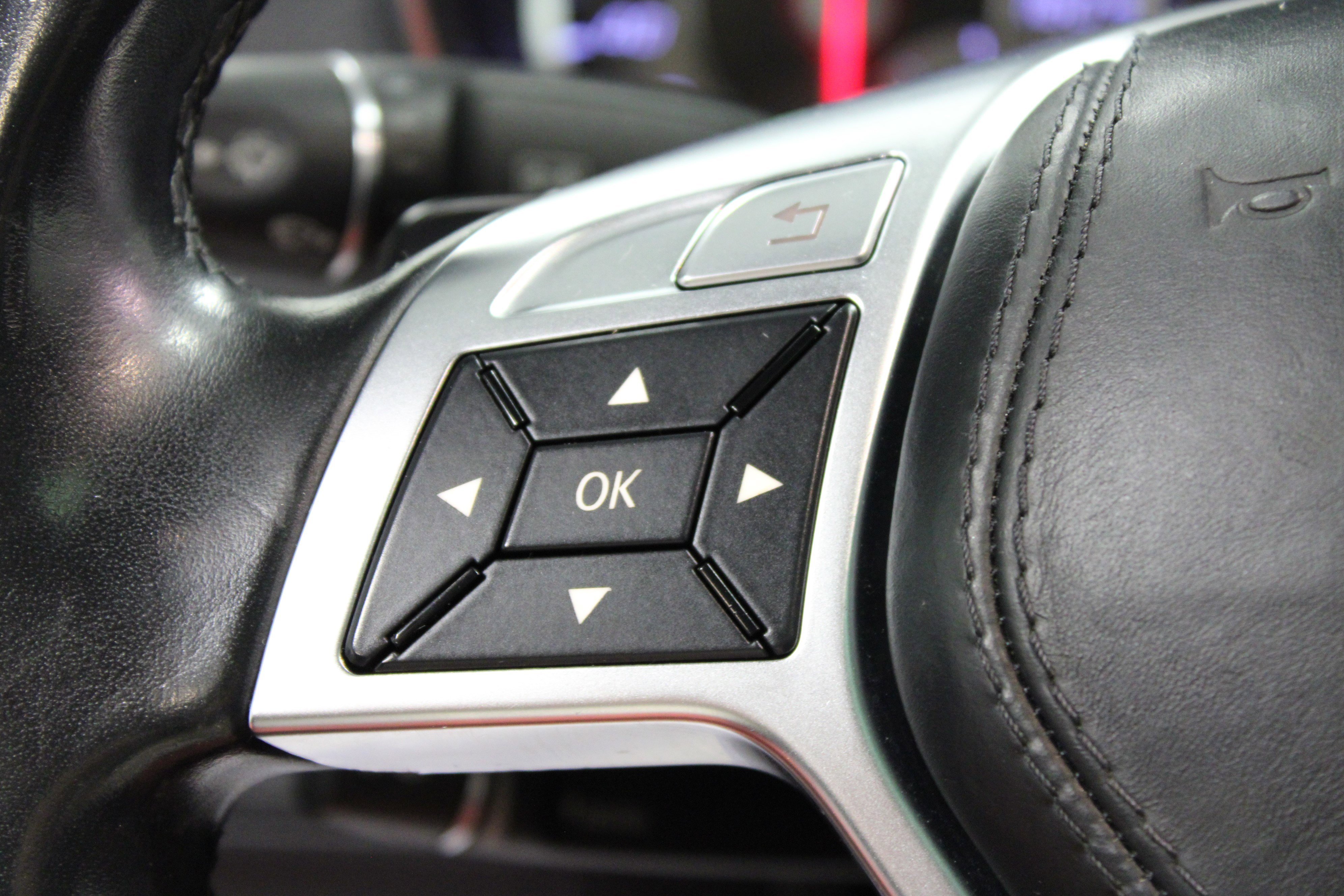 Used 2015 Black Mercedes-Benz SL 400 Roadster image 17