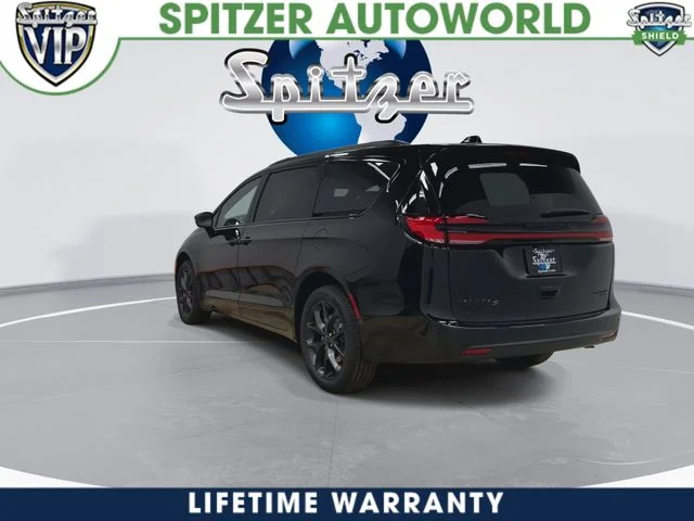 New 2027 Diamond Black Crystal Pearl-Coat Exterior Paint Chrysler Limited image 8