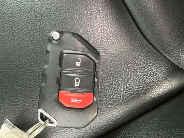 Used 2023 White Jeep Mojave image 23
