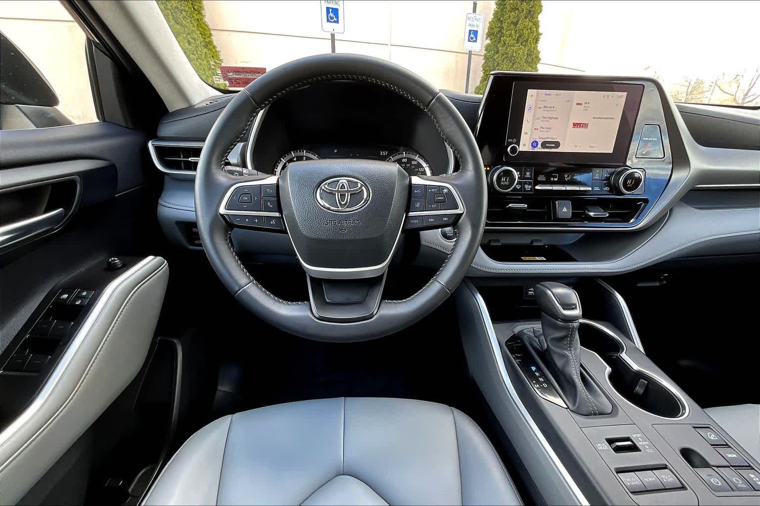2025 Toyota Highlander XLE - Photo 6