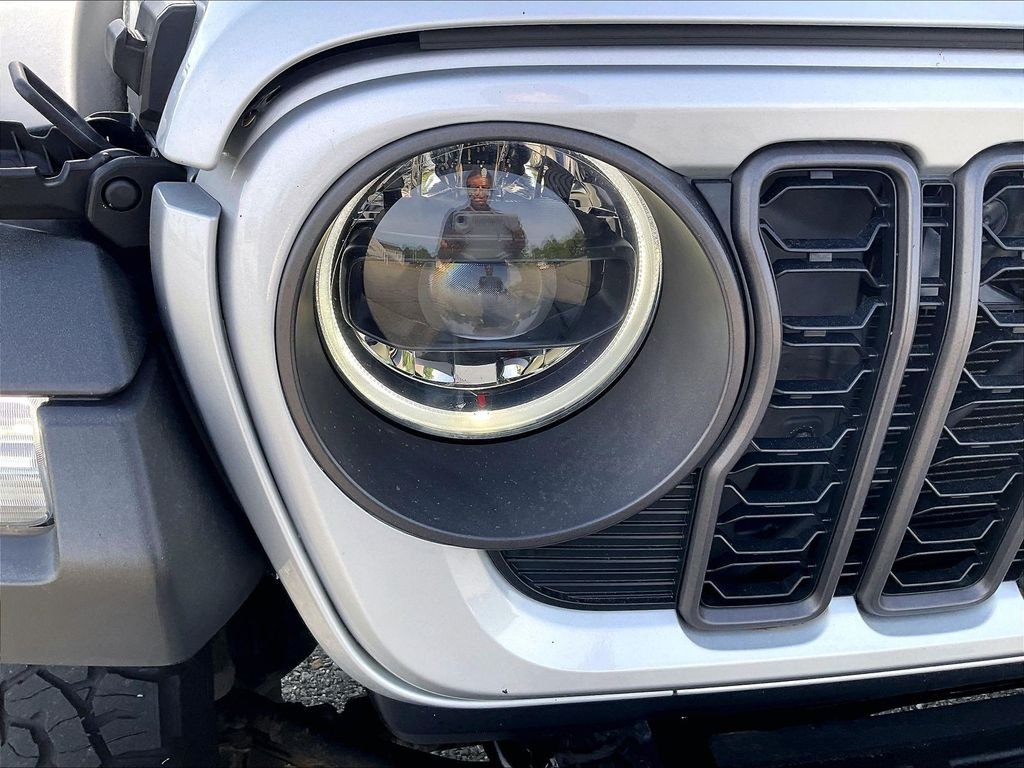 Used 2024 Silver Jeep Rubicon image 31