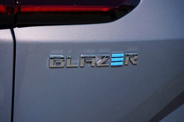 2025 Chevrolet Equinox EV LT - Photo 13