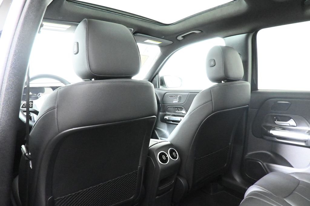 Used 2026 Night Black Mercedes-Benz GLB 250 image 30