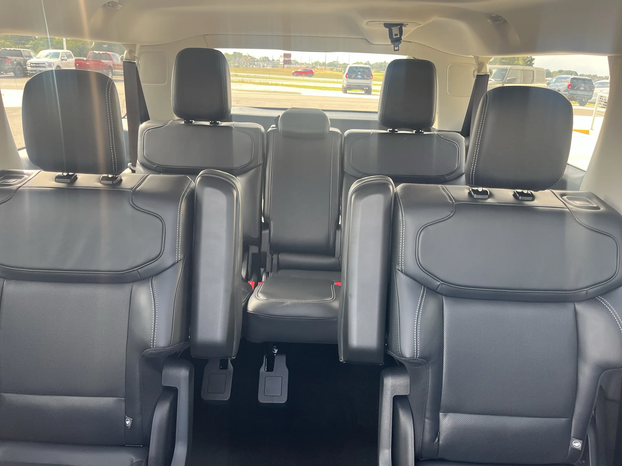 New 2027 Glacier Gray Metallic Tri-Coat Ford MAX Platinum image 22
