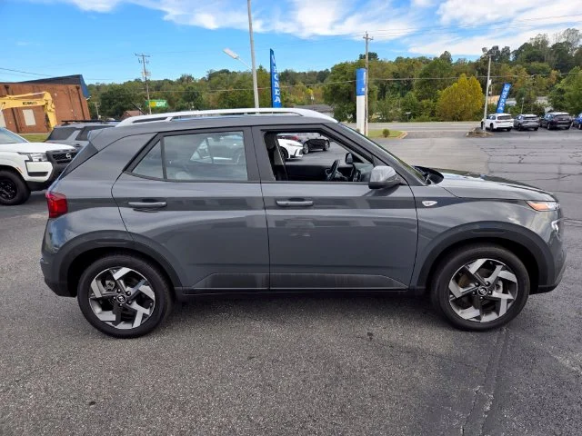Used 2025 Gray Hyundai SEL image 9