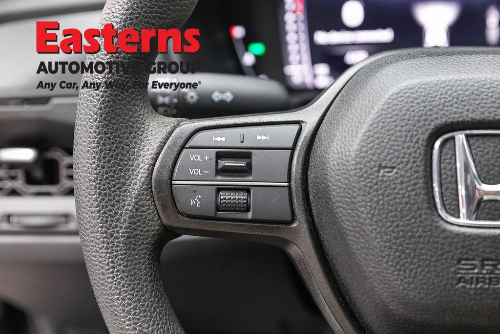 Used 2025 Black Honda SE image 15