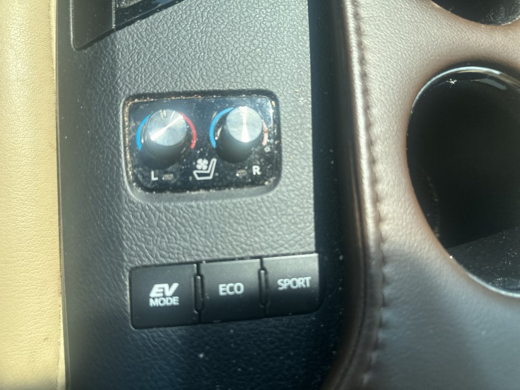 Used 2014  Toyota  image 7