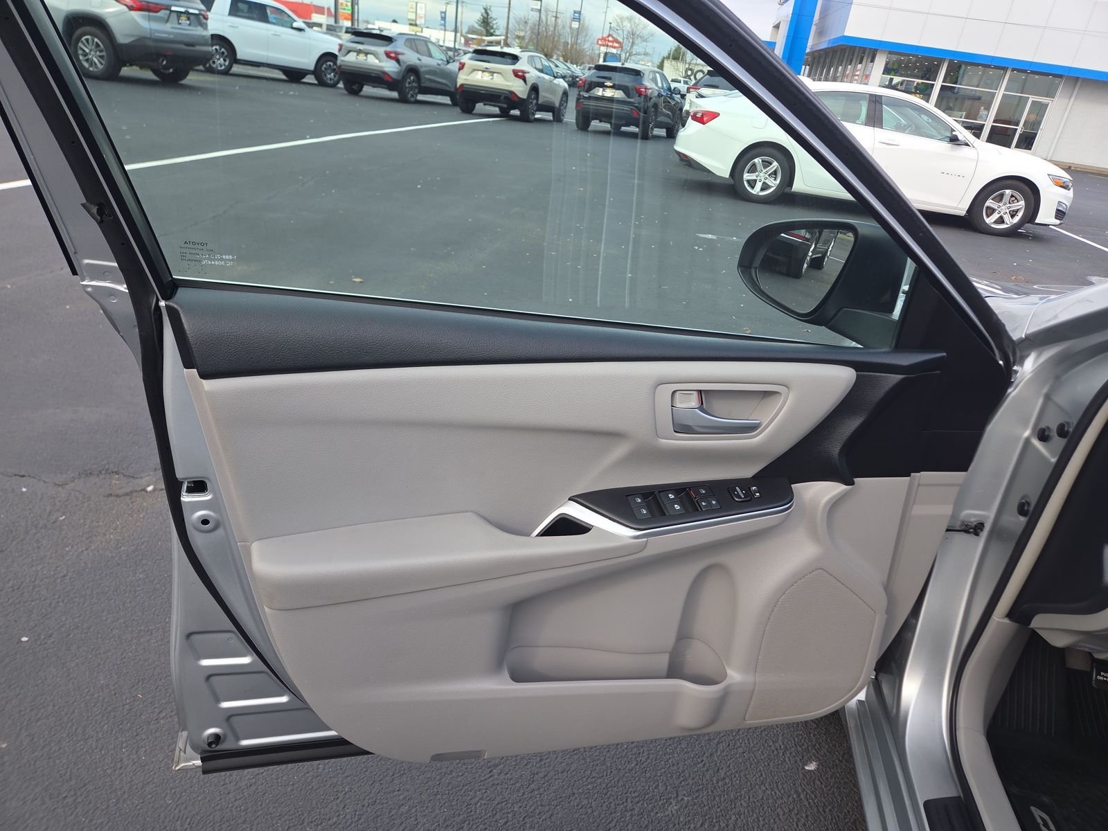 2017 Toyota Camry LE - Photo 44