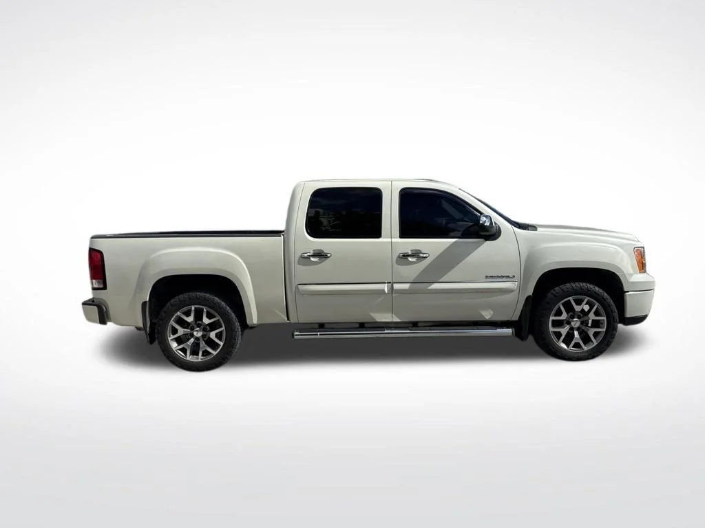 Used 2011 White GMC Denali image 4