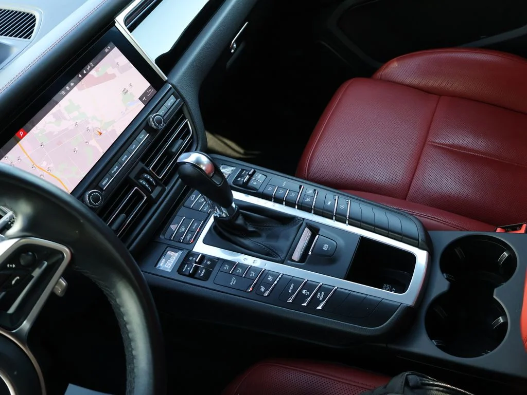 Used 2020  Porsche Base image 19