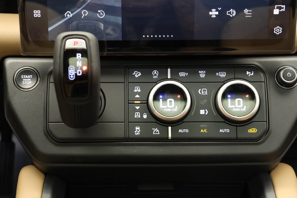 New 2026 Woolstone Green LAND ROVER X-Dynamic SE image 24