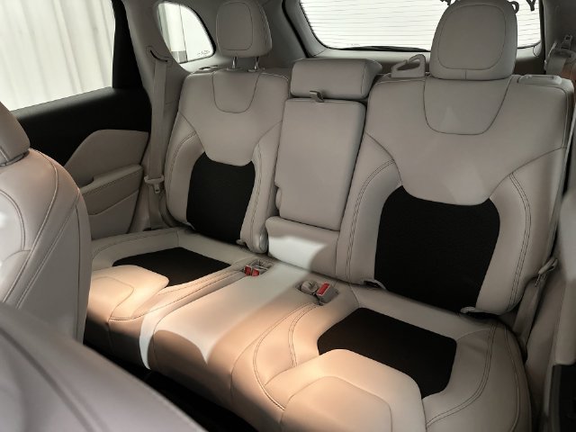 Used 2020 Blue Jeep Latitude Plus image 27