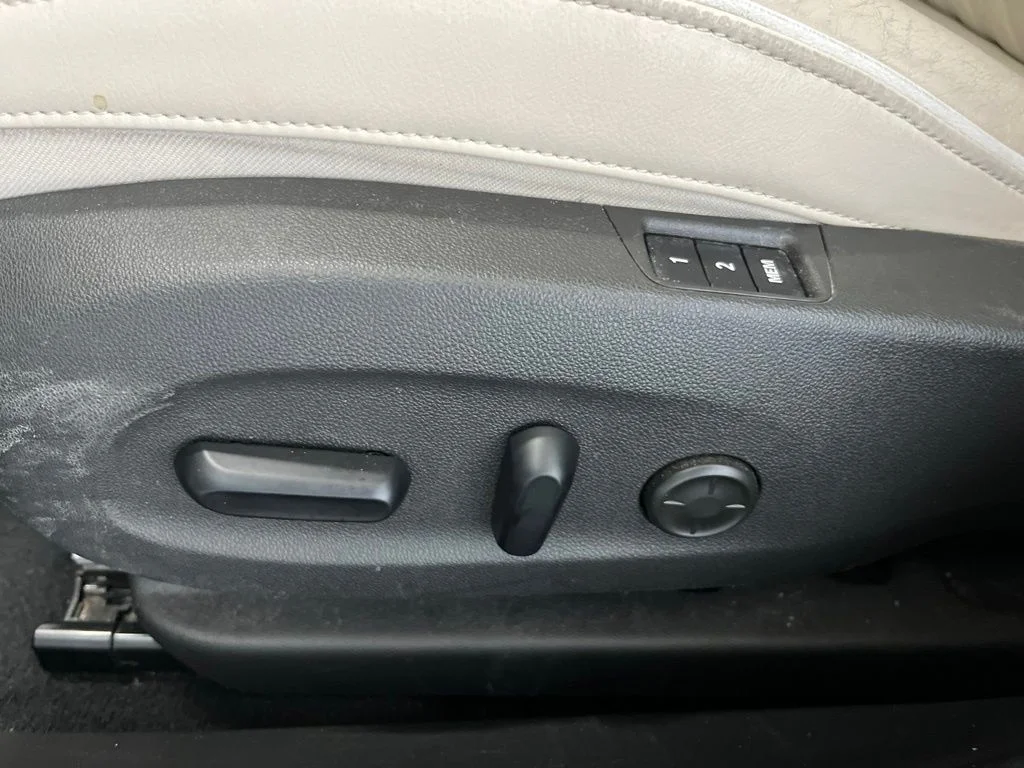 Used 2019 White Buick Avenir image 21