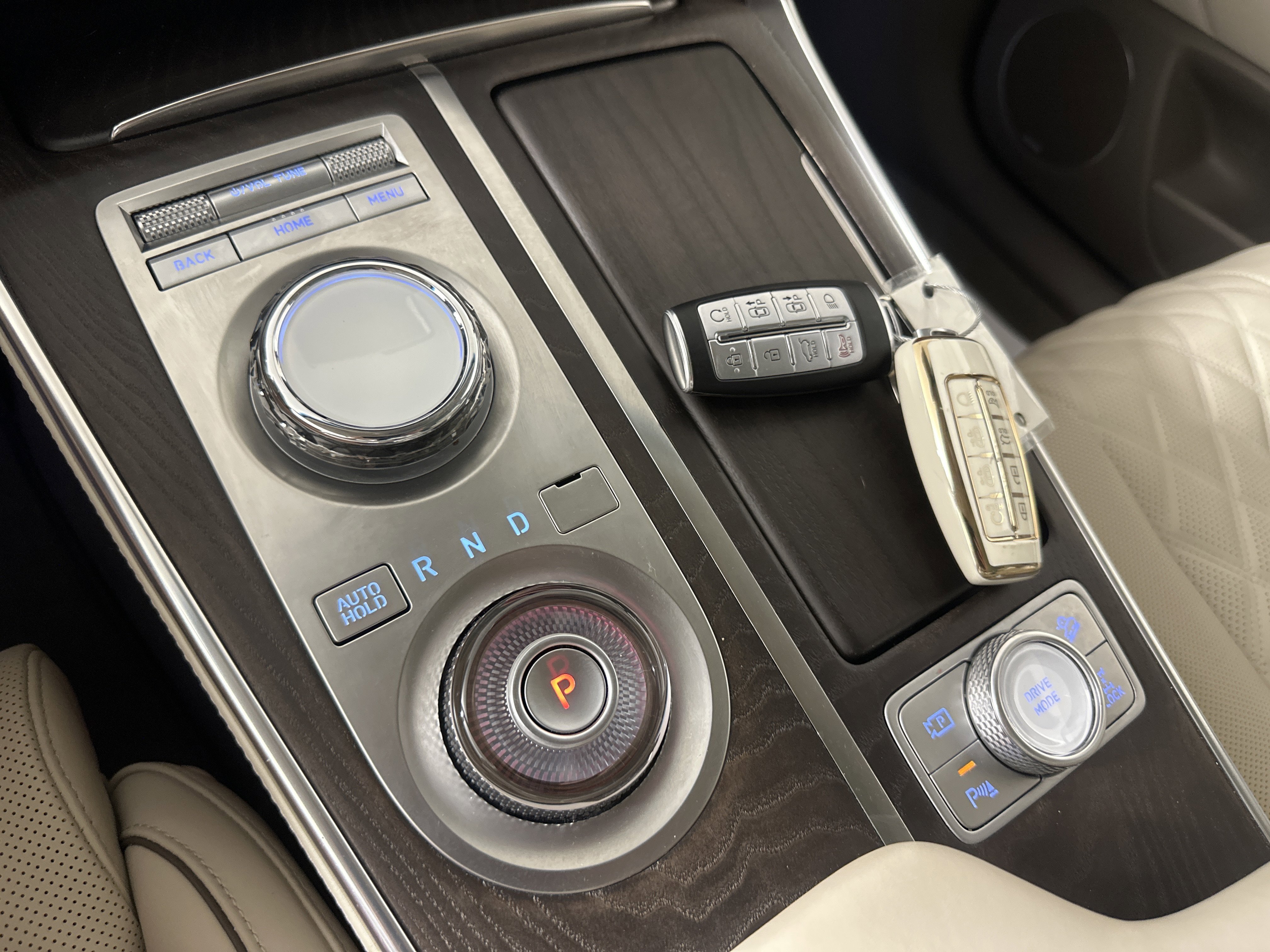 Used 2024 Capri Blue Genesis  image 19