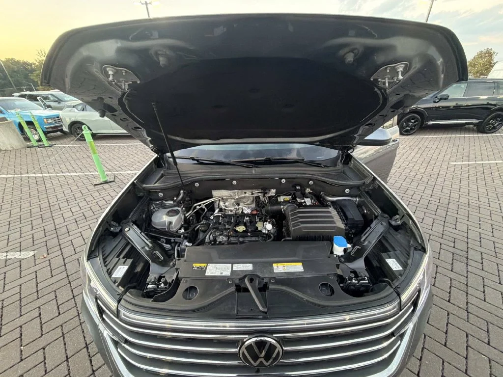 Used 2024  Volkswagen 2.0T SE image 9