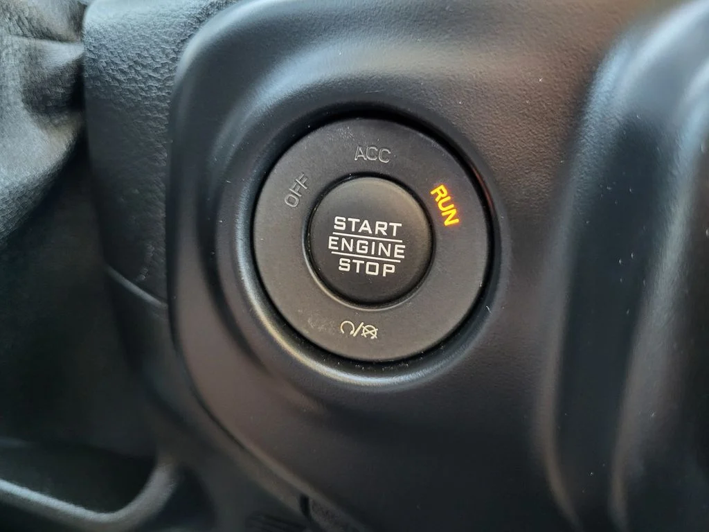 Used 2021 White Jeep Unlimited Sahara image 16