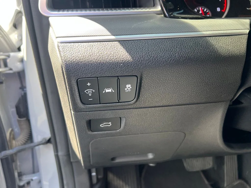 Used 2023 Wolf Gray Kia GT-Line image 11