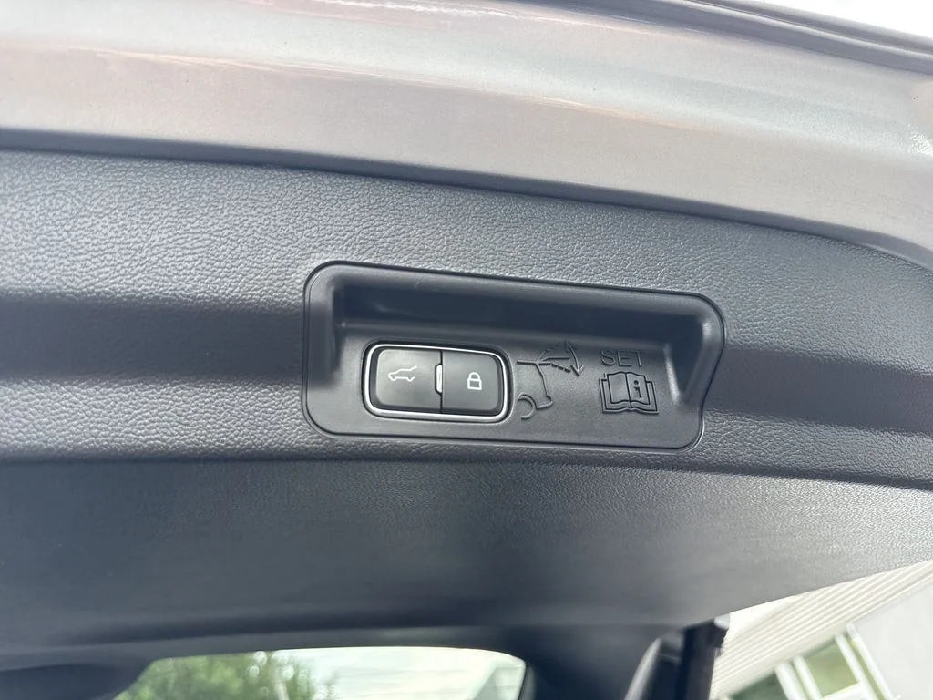Used 2023 Silver Metallic Ford XLT image 31