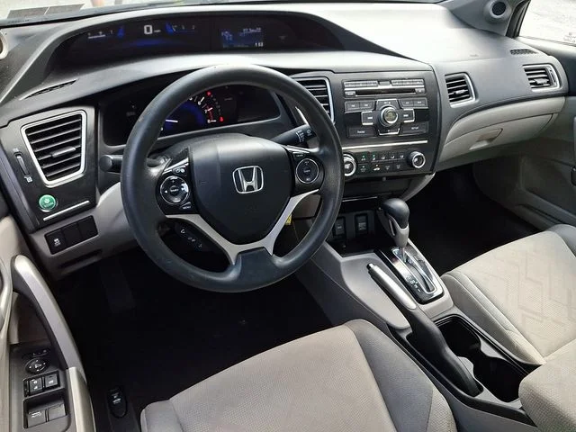 Used 2013 Gray Honda LX image 17