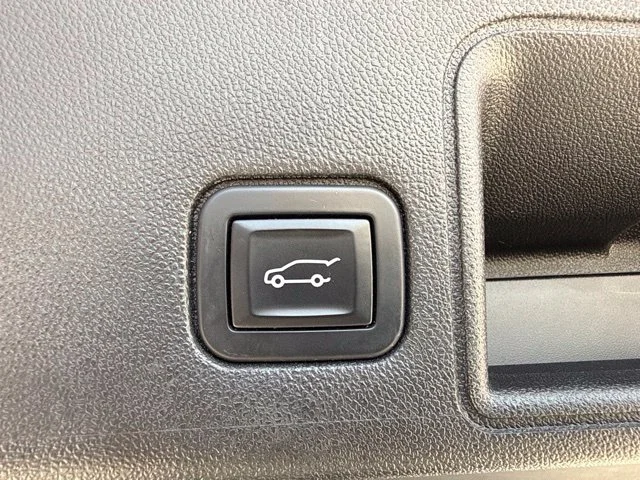 Used 2019 White GMC SLT image 22