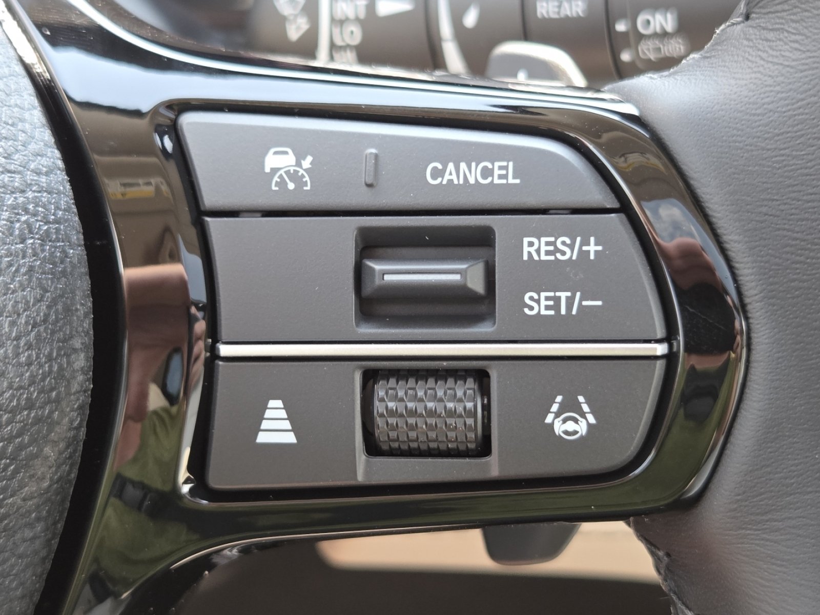 New 2026 Solar Silver Metallic Honda Touring image 9
