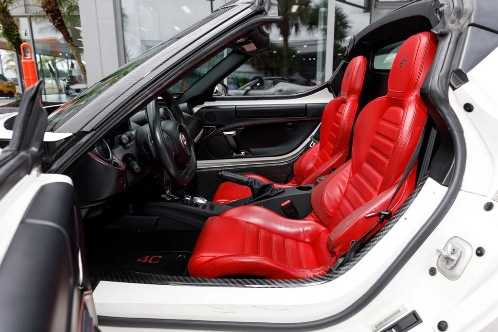 Used 2016 White Alfa Romeo Base image 19