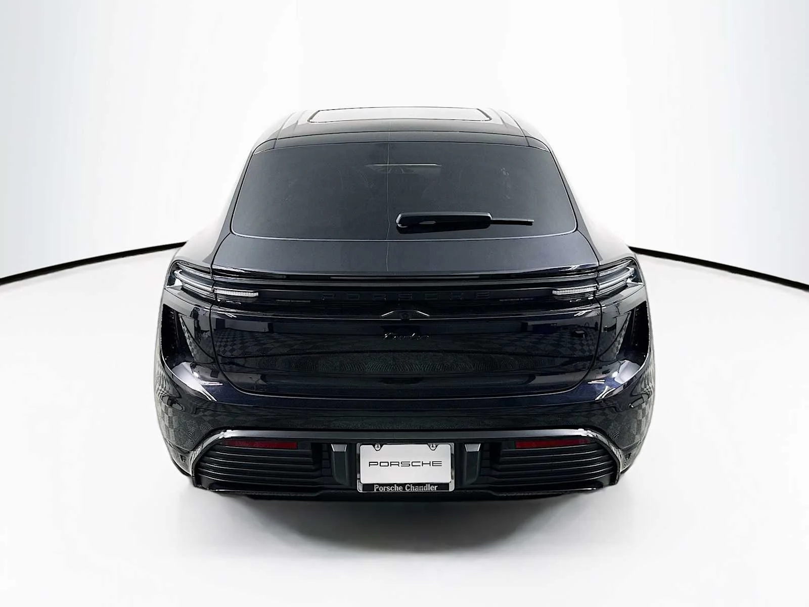 2025 Porsche Macan Turbo Electric - Photo 10