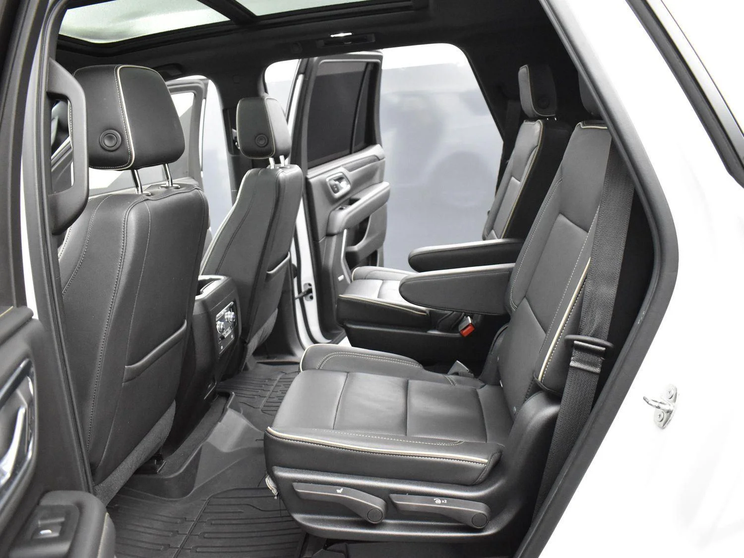 Used 2021 Summit White GMC SLT image 32