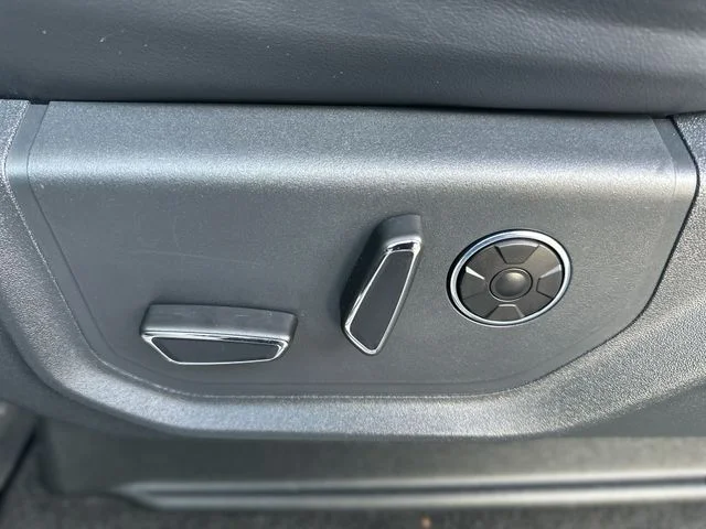Used 2022 Silver Ford Platinum image 13
