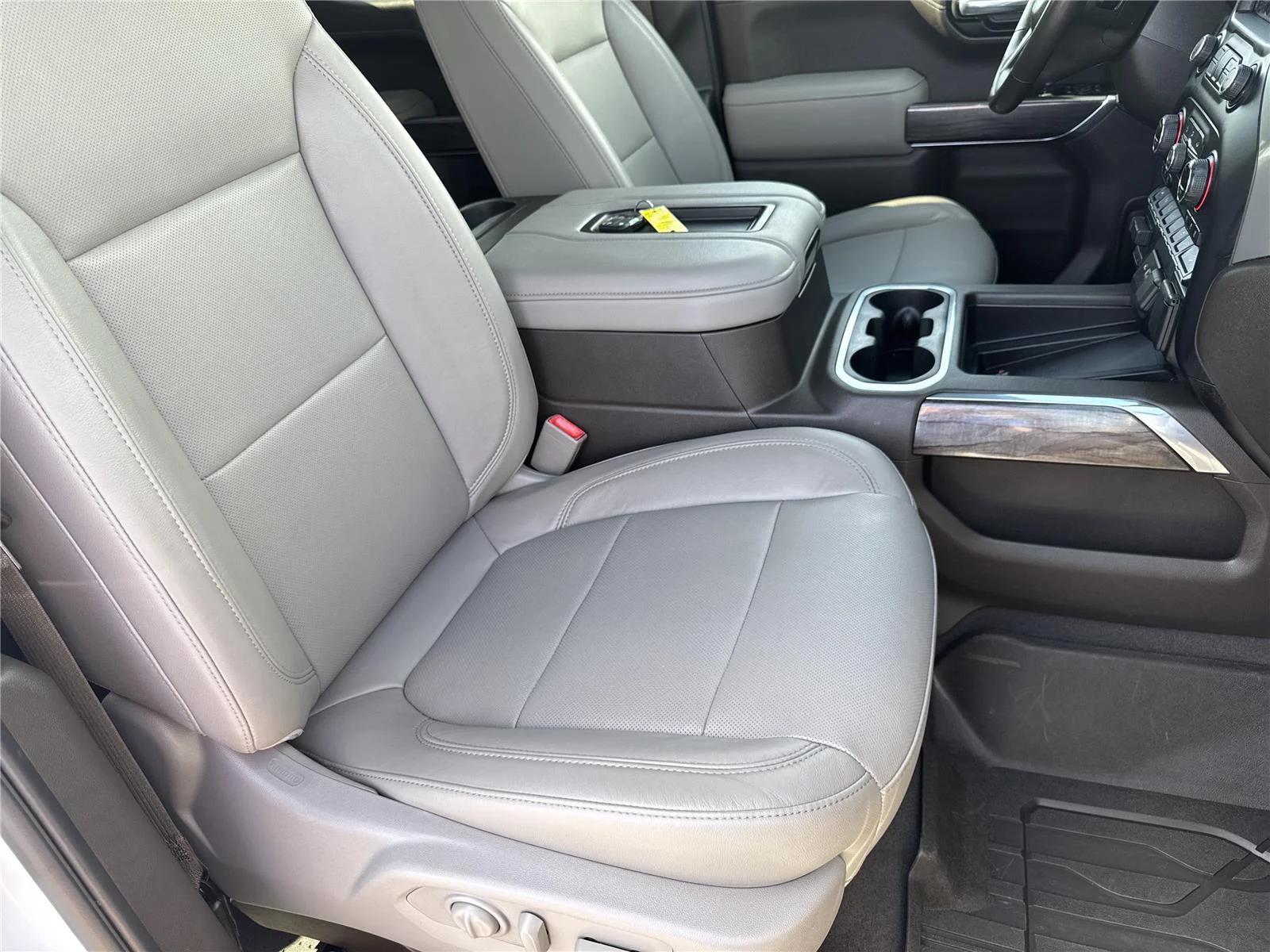 Used 2019 IRIDESCENT PEARL TRICOAT Chevrolet LTZ image 36