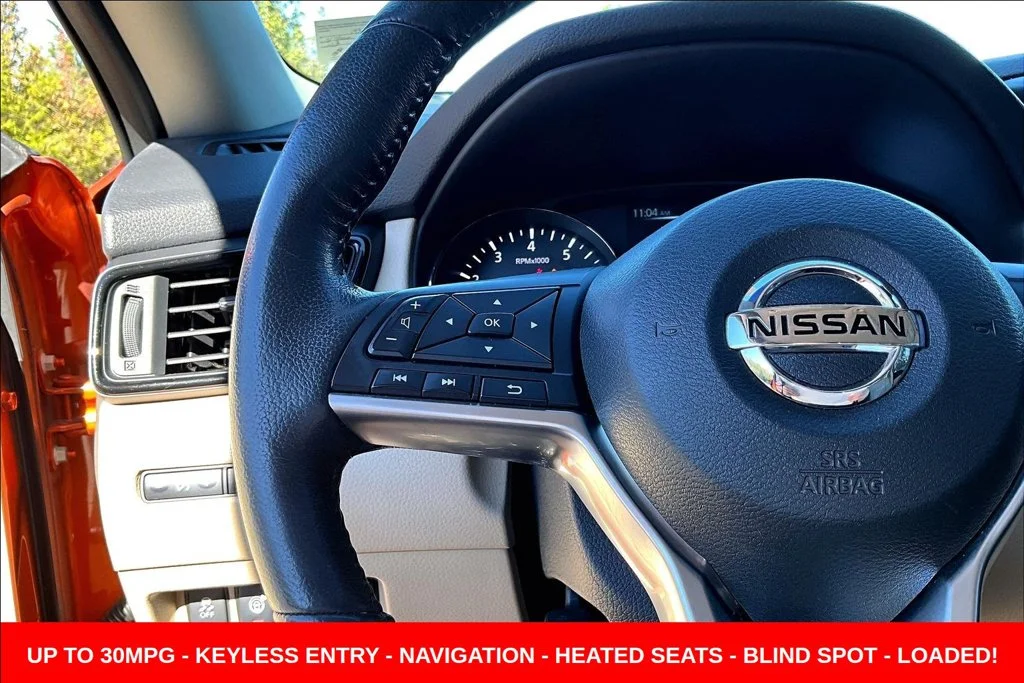 Used 2017 Orange Nissan SL image 13