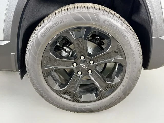New 2027 Sterling Gray Metallic Chevrolet LT image 31