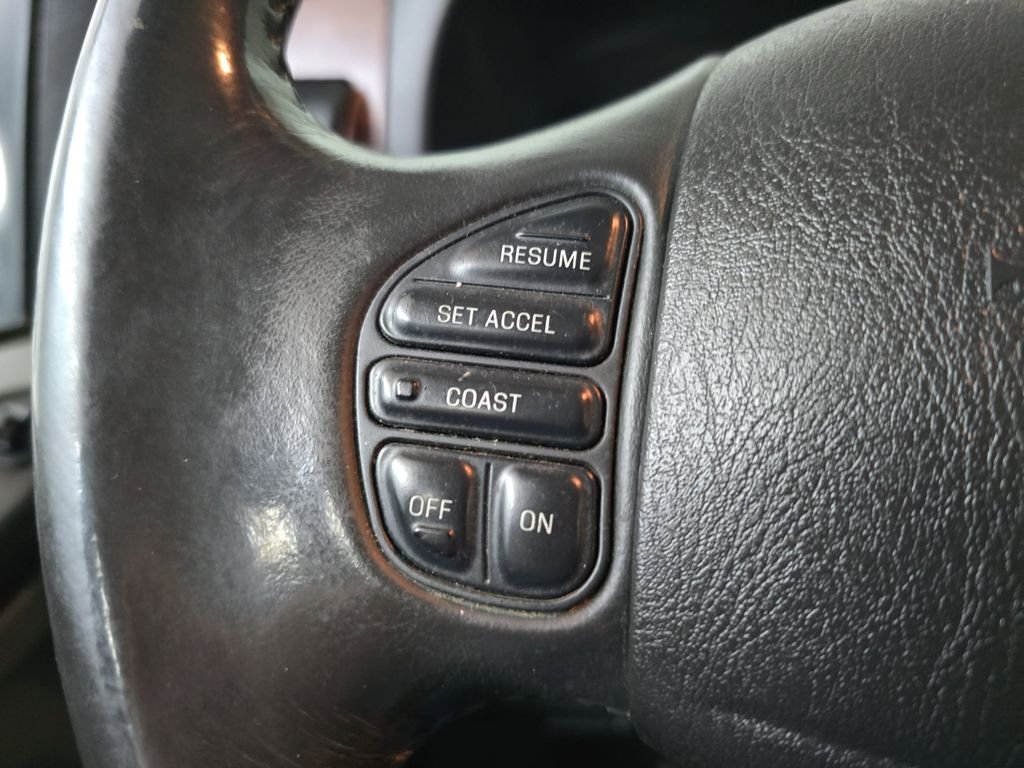 Used 2005 Black Clearcoat Ford  image 13