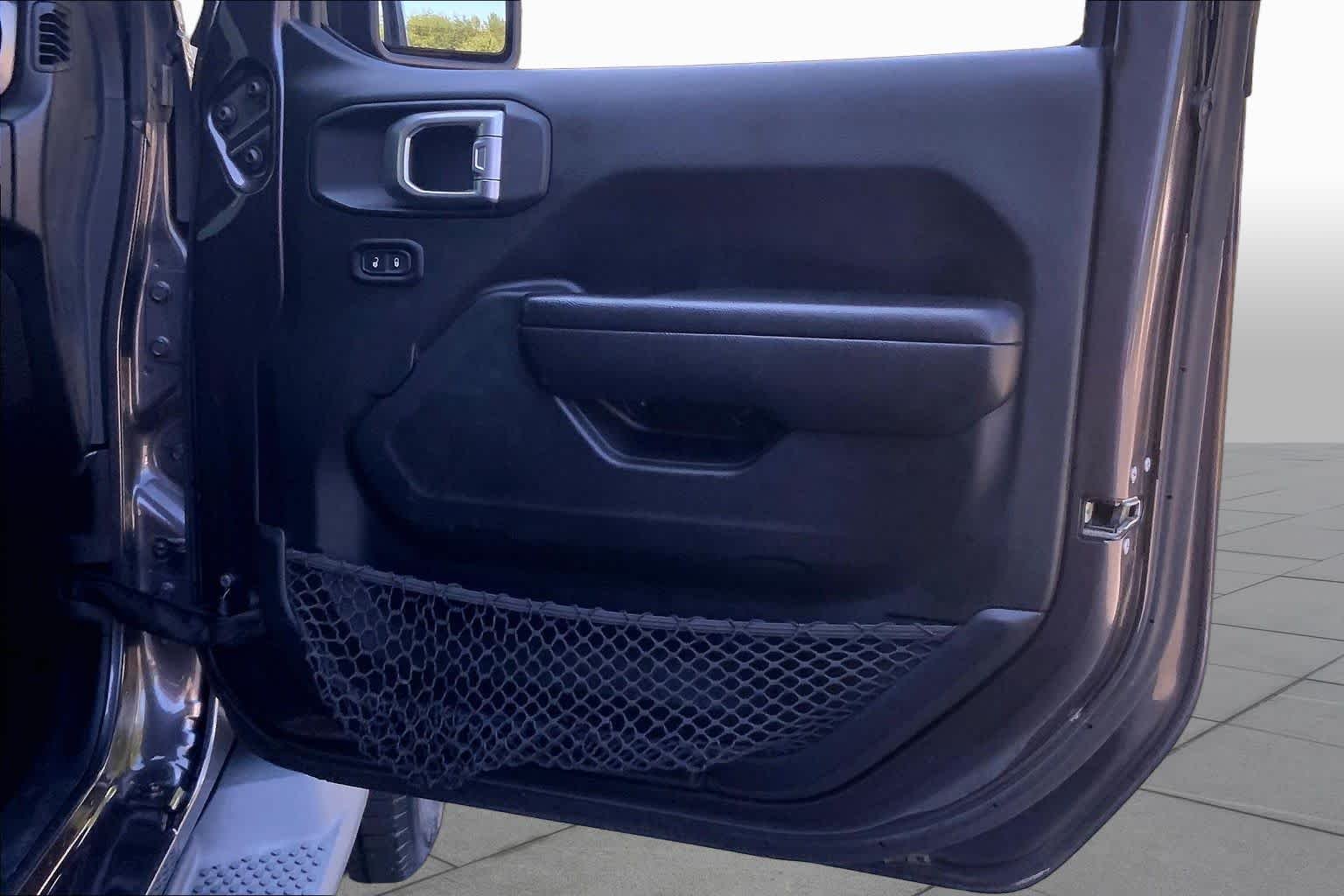 Used 2018 Granite Crystal Metallic Clearcoat Jeep Sport S image 22