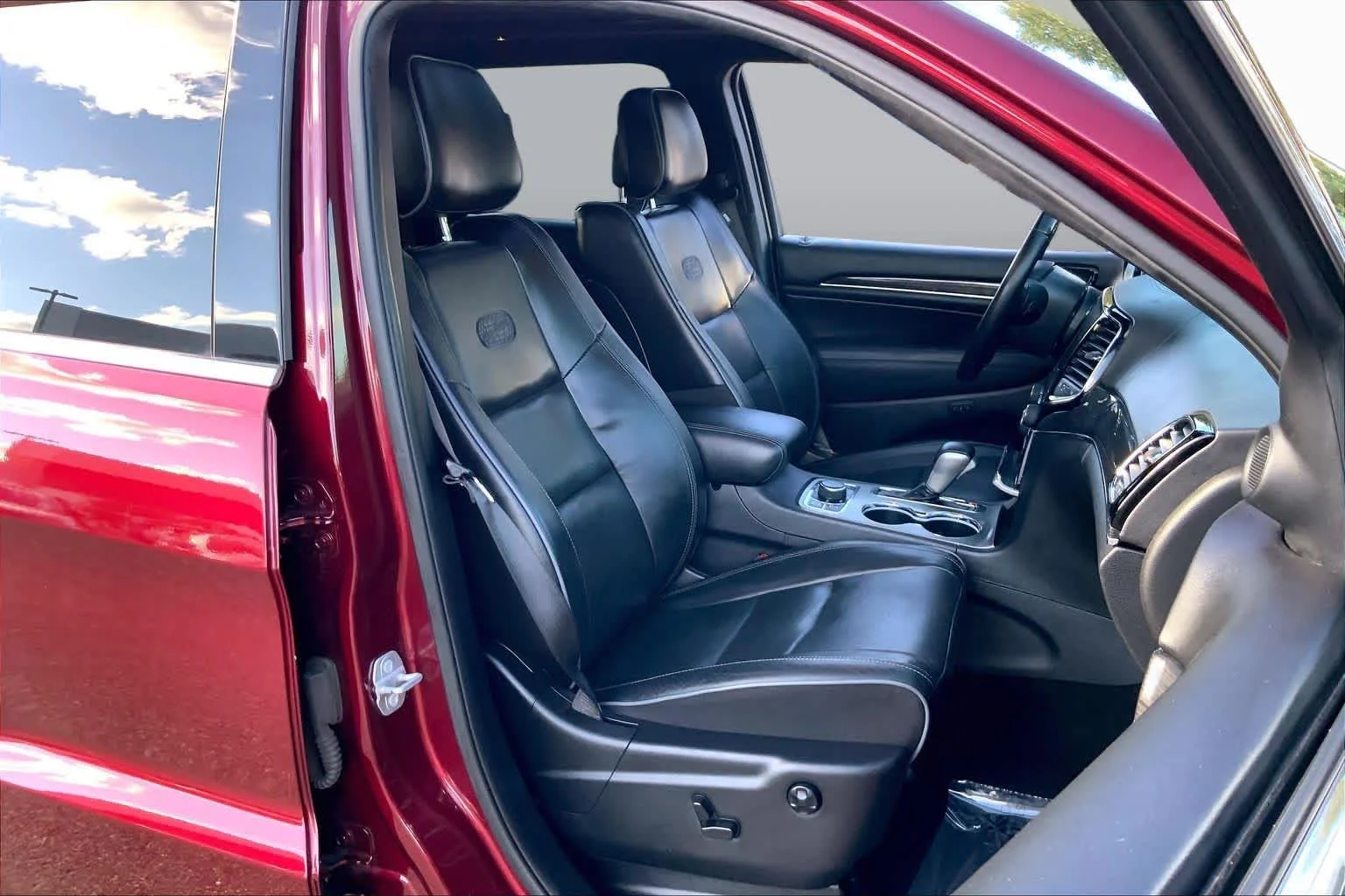 Used 2020 Velvet Red Pearlcoat Jeep Overland image 9