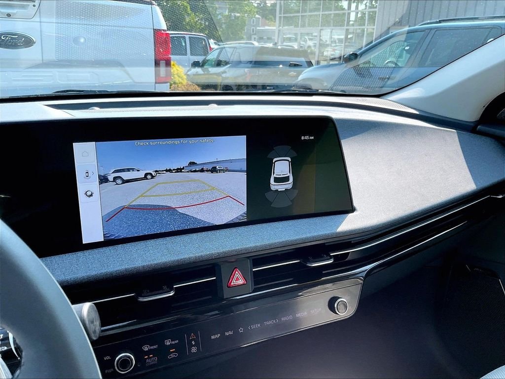 Used 2022 Black Kia Wind image 19
