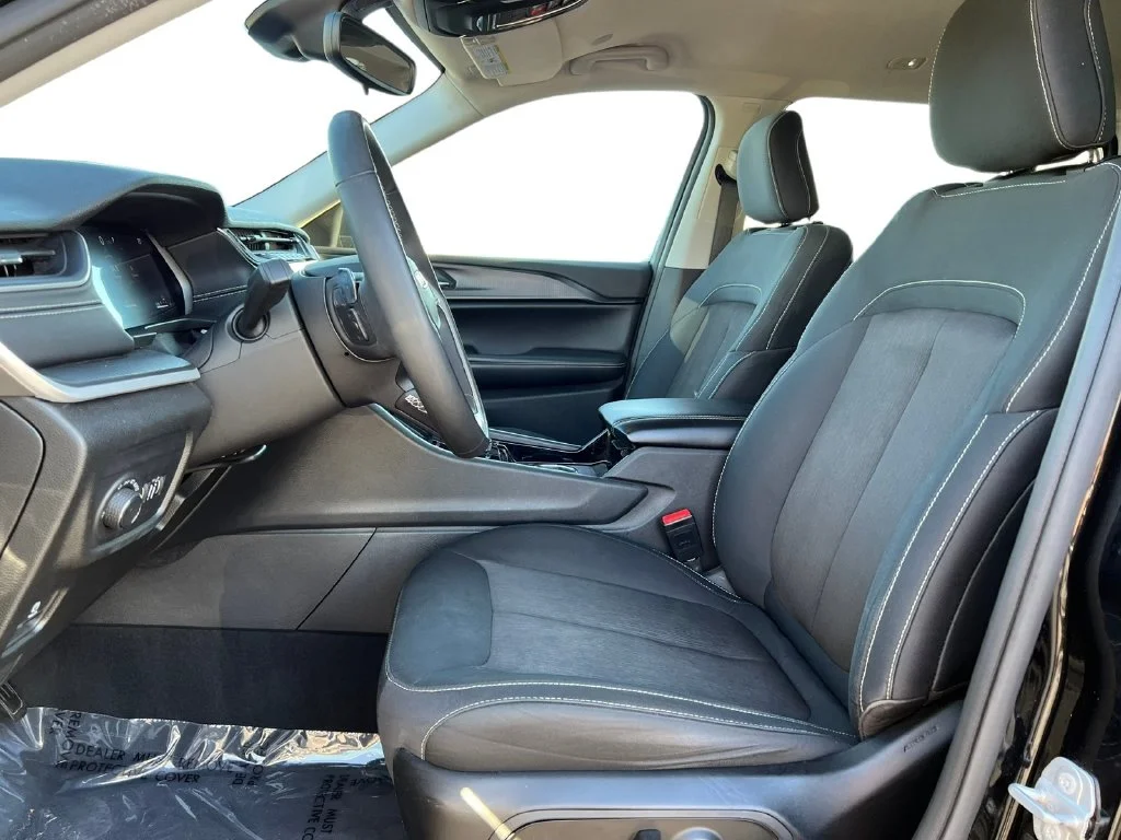 Used 2023 Black Jeep Laredo image 6