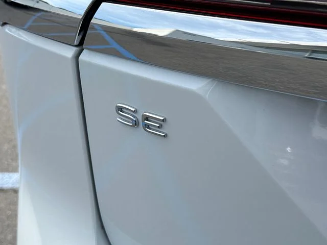 New 2026 Opal White Pearl Volkswagen 2.0T SE image 10