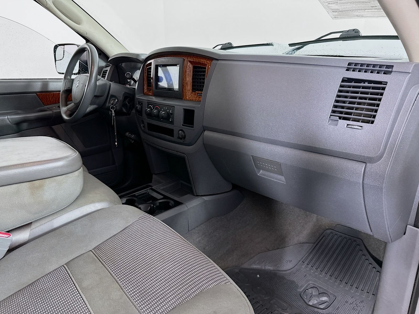 Used 2006 Bright Silver Metallic Dodge SLT image 27