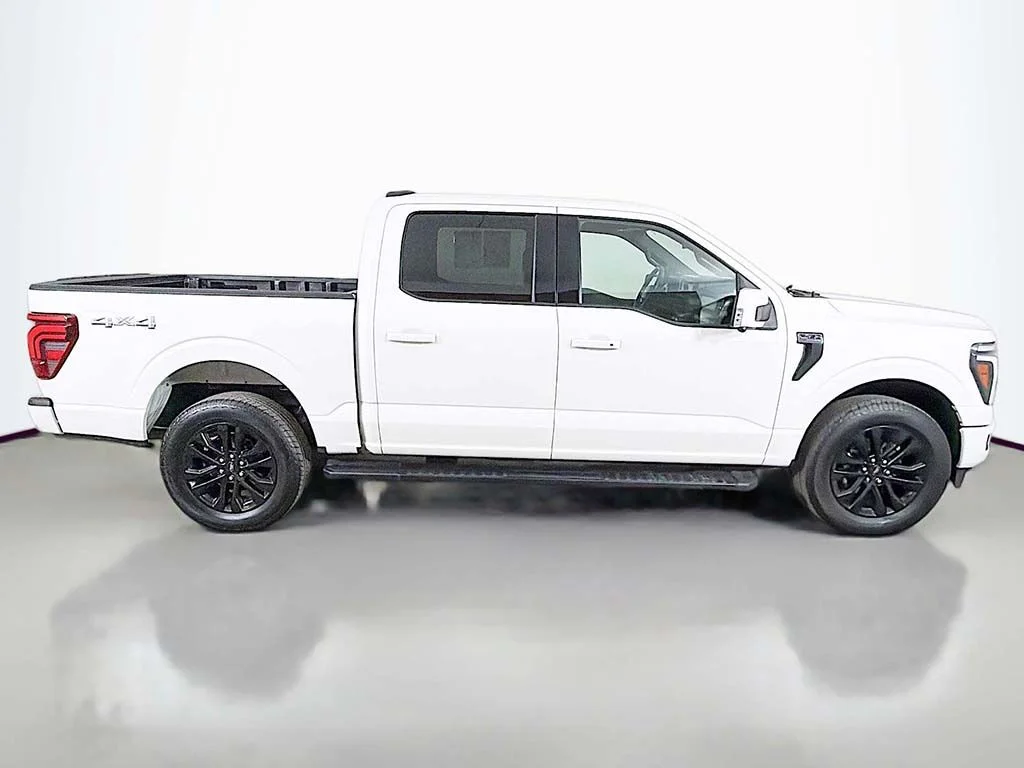 Used 2024 Star White Ford Lariat image 19