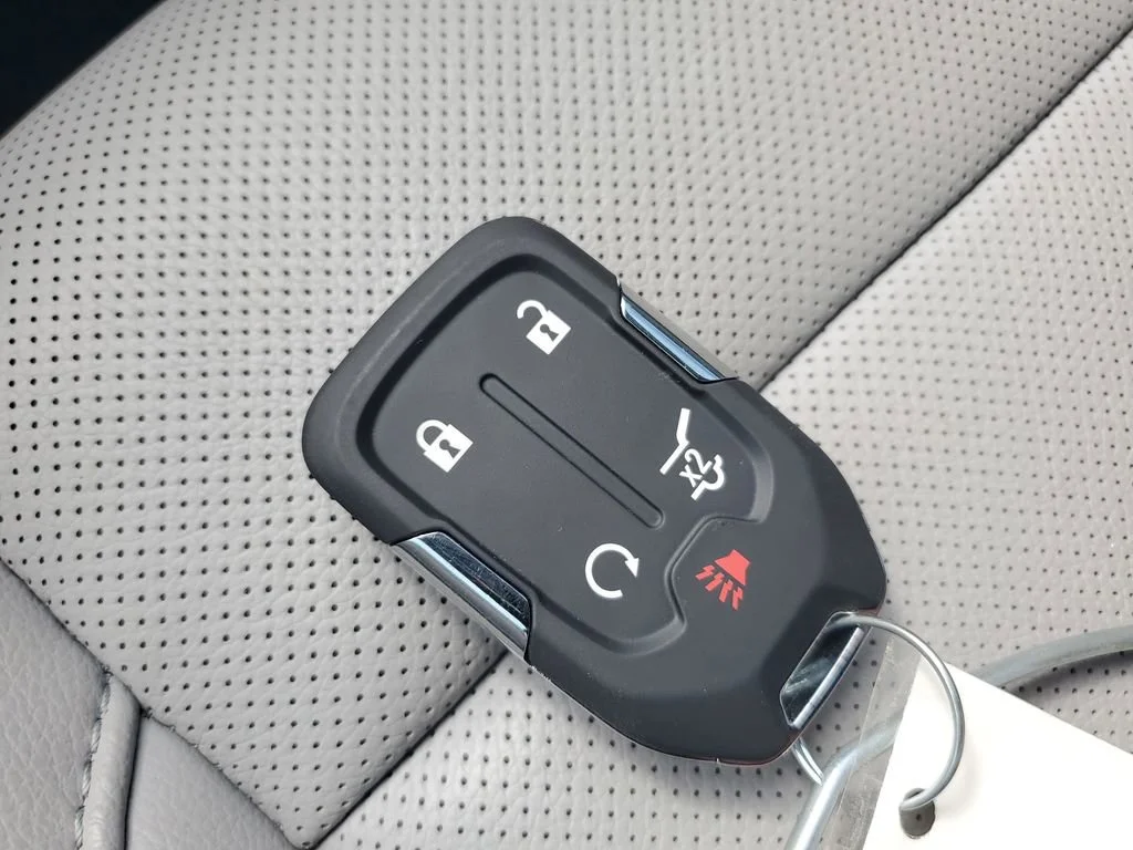 Used 2023 White Frost Tricoat GMC SLT image 24