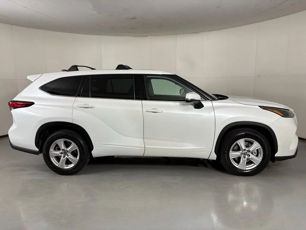 Used 2022 Beige Toyota LE image 9