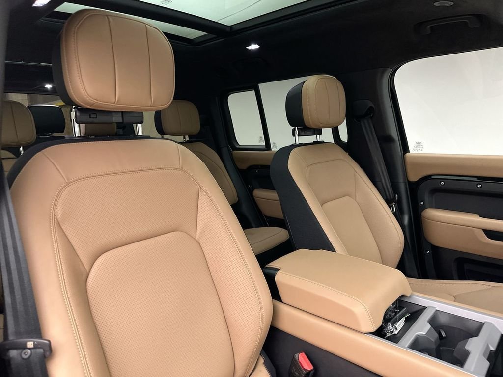 2026 Land Rover Defender V8 - Photo 14