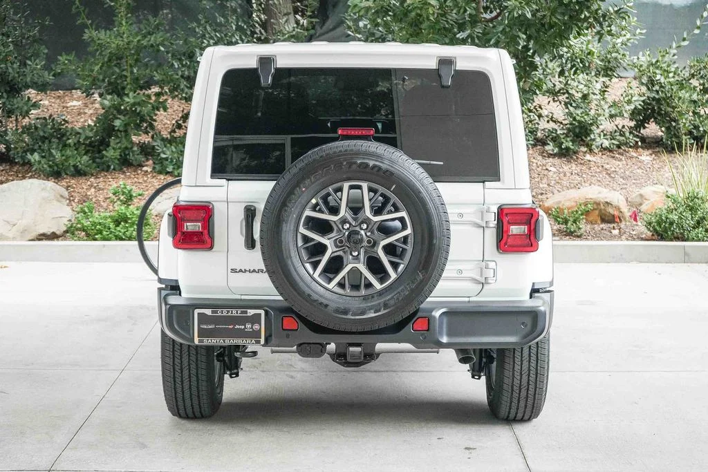 New 2026 Bright White Clear-Coat Exterior Paint Jeep Sahara image 5