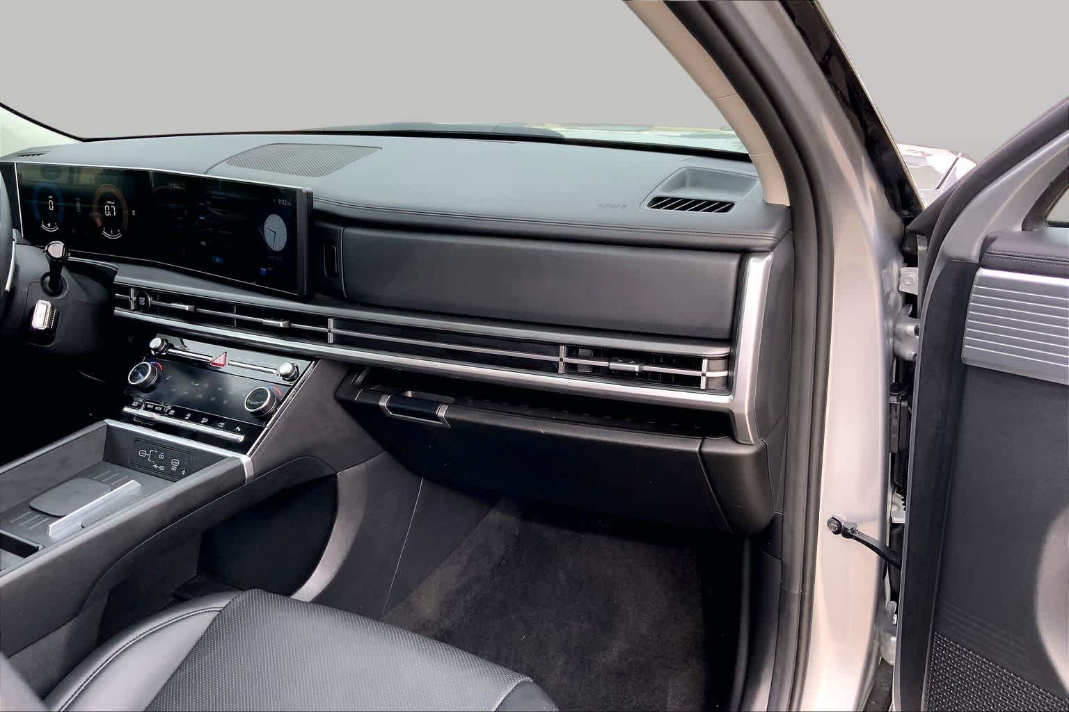 Used 2026 Shimmering Silver Hyundai SEL image 18