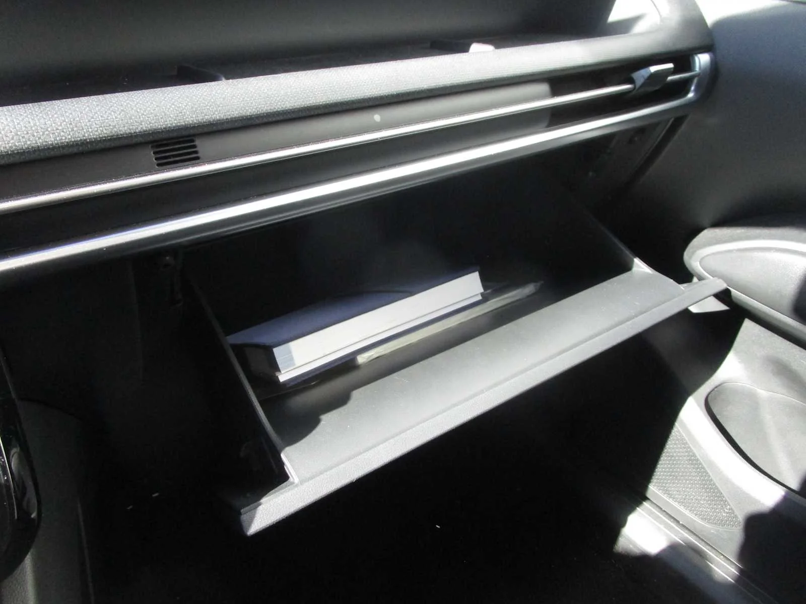 Used 2025 Serenity White Pearl Hyundai SEL Convenience image 24