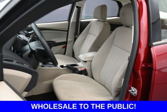 Used 2016 Red Ford SE image 10