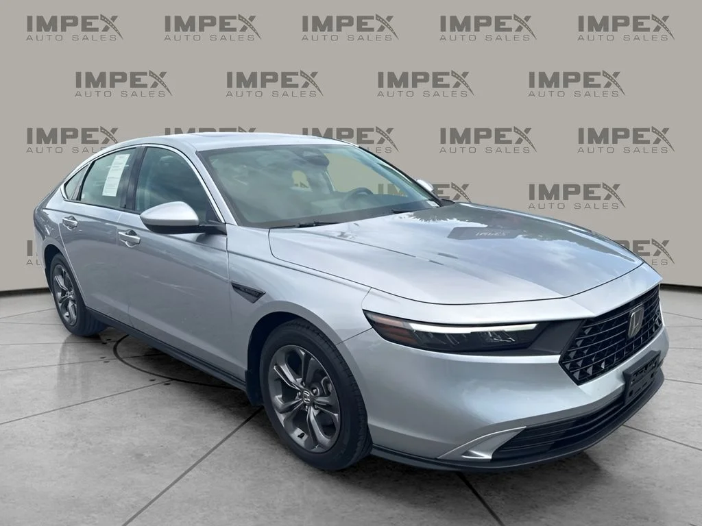 Used 2023 Silver Honda EX image 4