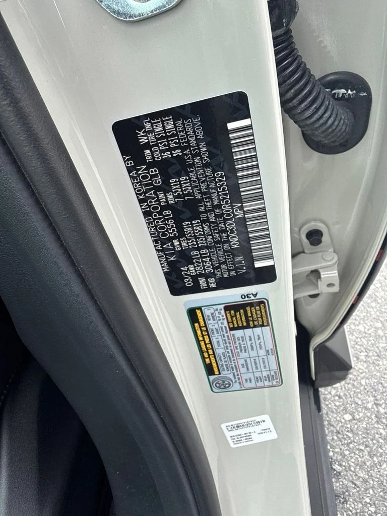 Used 2024 White Kia Light image 23