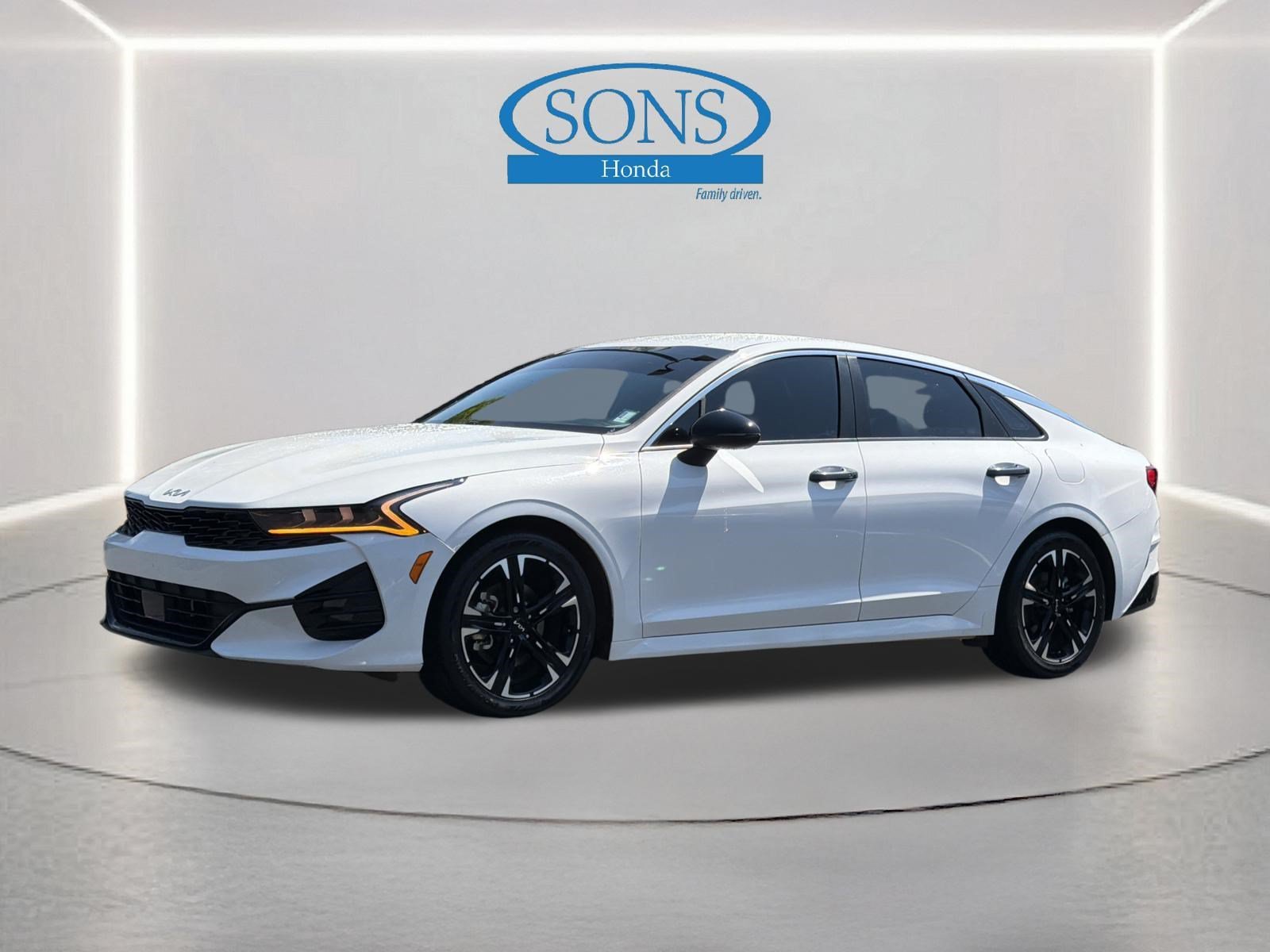 Used 2023 Glacial White Pearl Kia GT-Line image 22